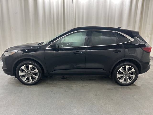 Used 2025 Ford Escape Platinum AWD/4WD image 3