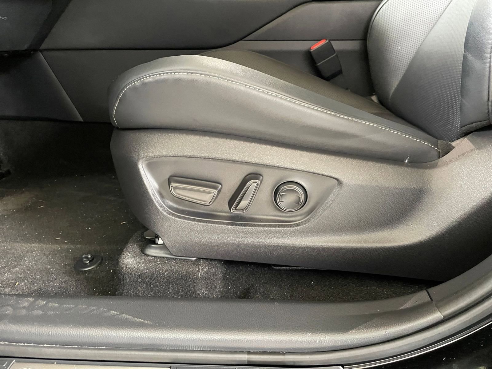 Used 2025 Toyota Crown XLE image 22