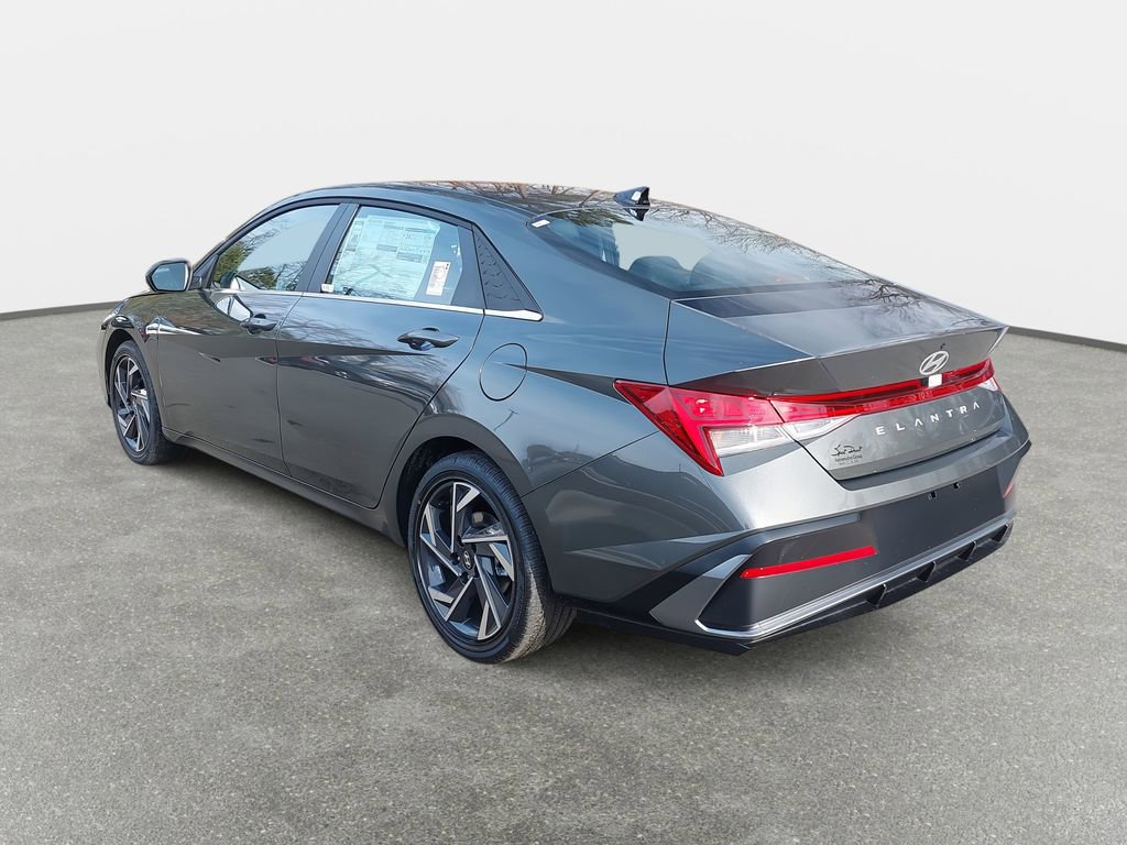 Certified 2025 Hyundai Elantra SEL w/ Cargo Package image 7