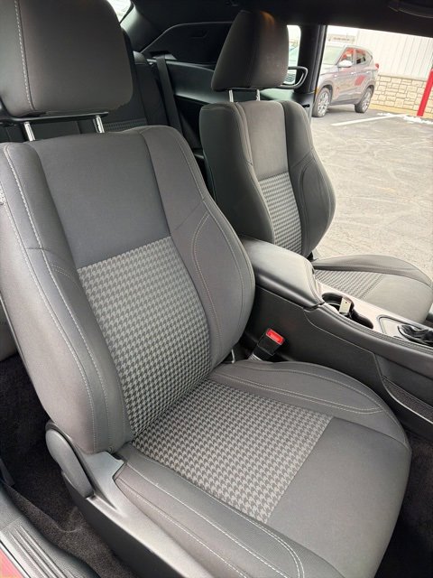 Used 2017 Dodge Challenger SXT image 22