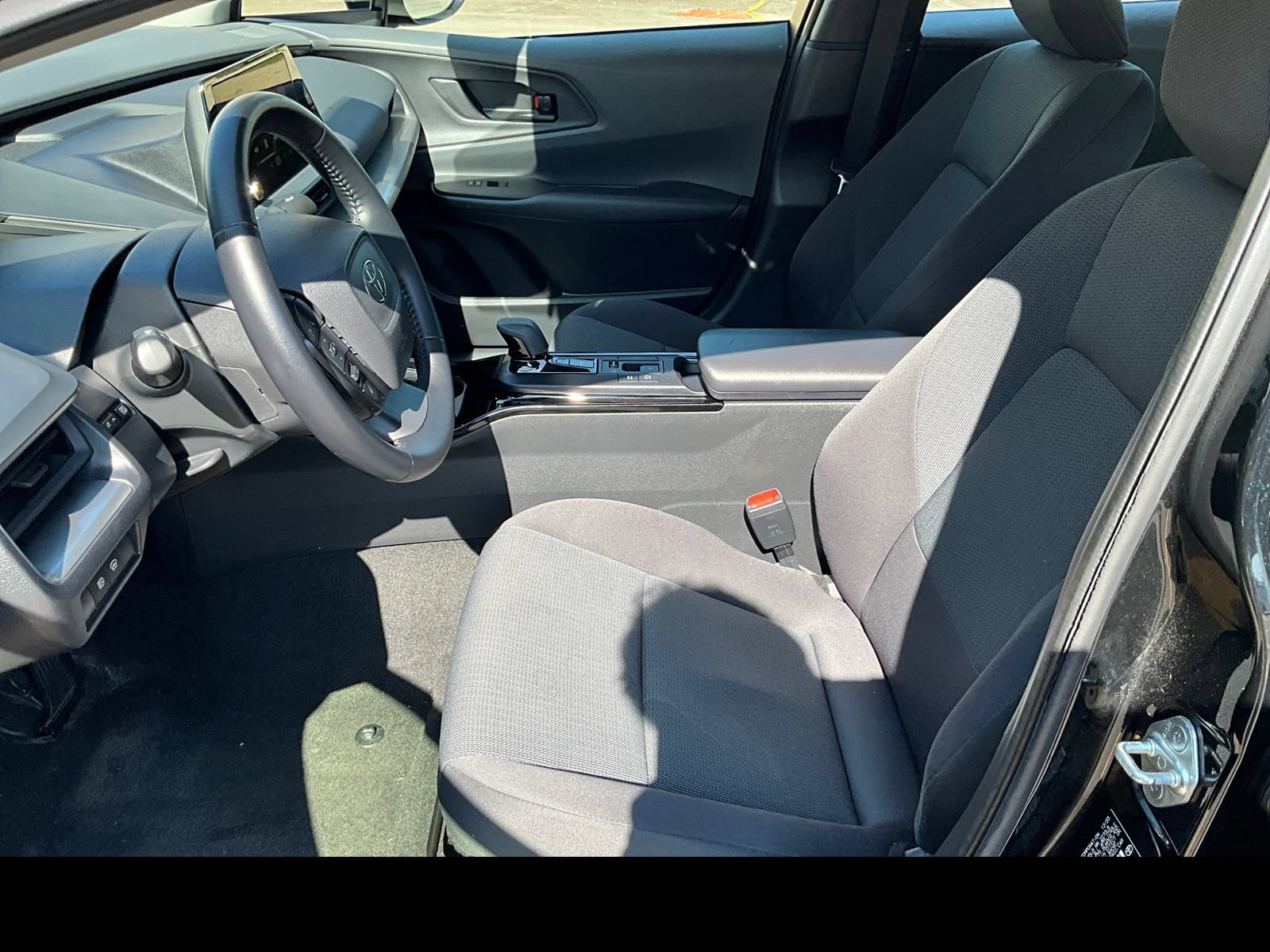 Used 2024 Toyota Prius LE FWD image 2