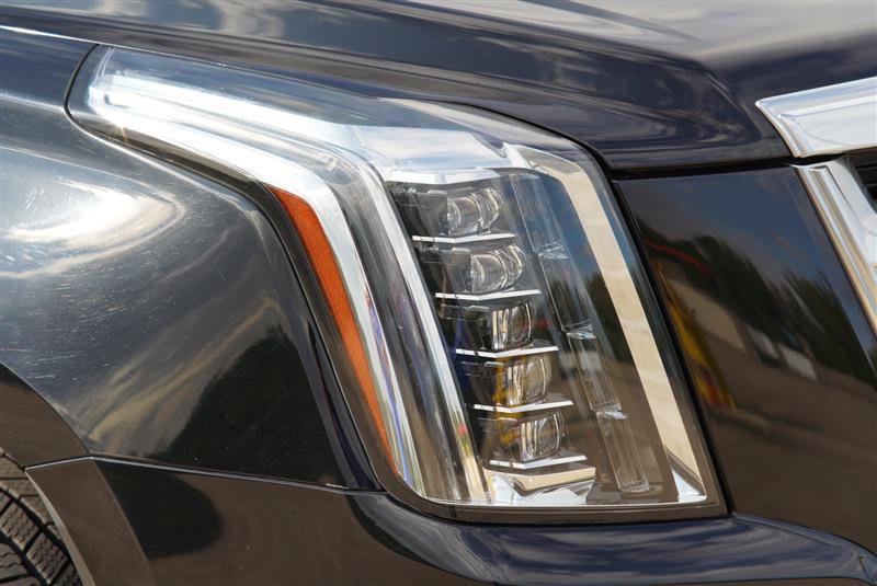 Used 2017 Cadillac Escalade Luxury AWD/4WD image 25