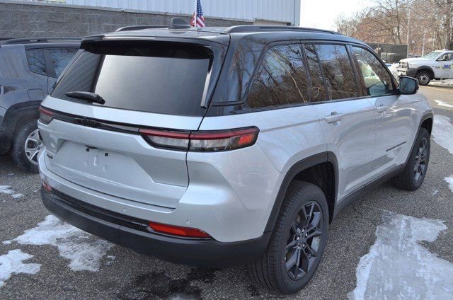 New 2025 Jeep Grand Cherokee Limited image 8