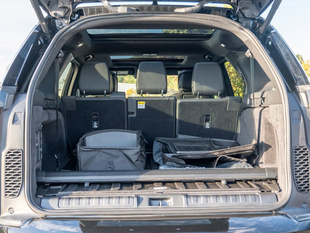 Certified 2024 Land Rover Discovery Dynamic SE image 38