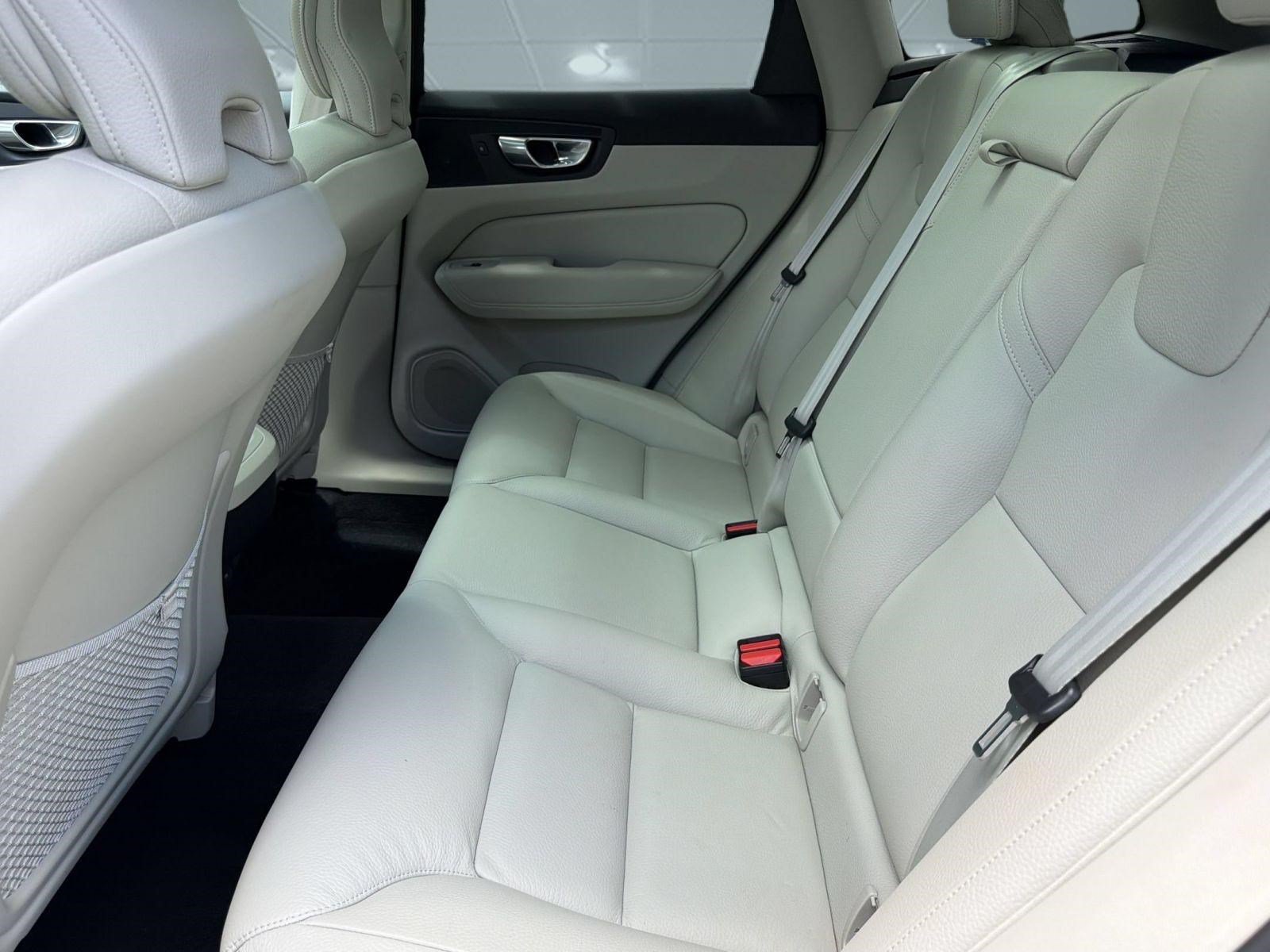 Certified 2023 Volvo XC60 B5 Plus w/ Climate Package FWD image 21