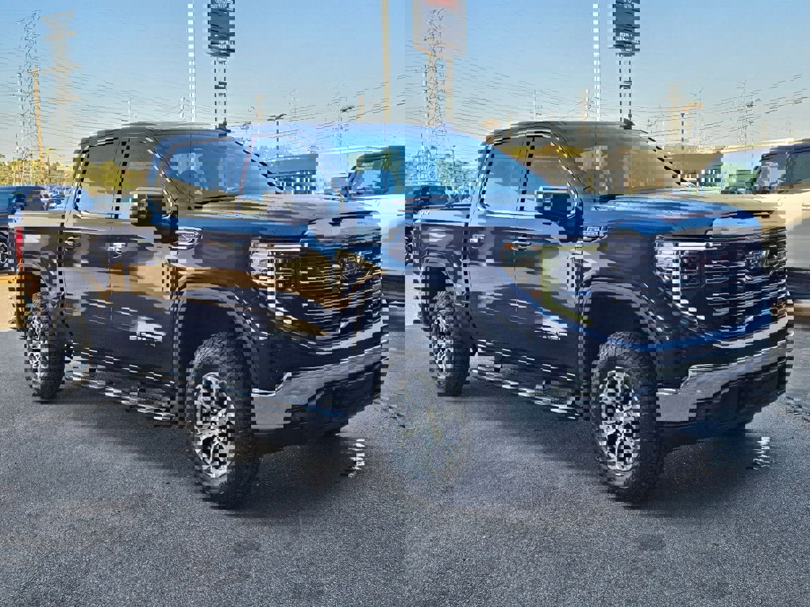 Used 2025 GMC Sierra 1500 SLT image 8