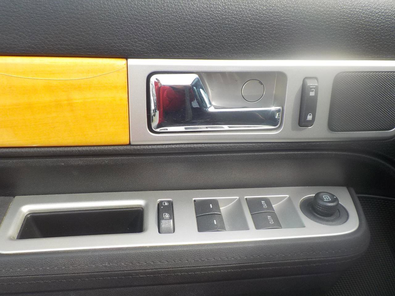 Used 2010 Lincoln MKX AWD image 10