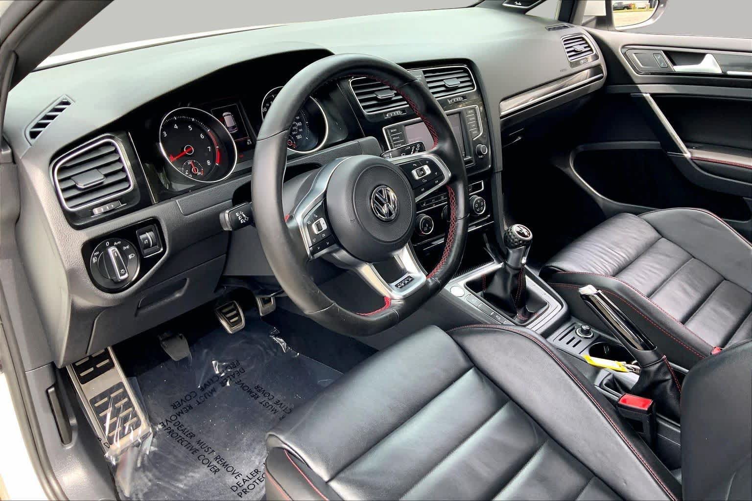 Used 2017 Volkswagen GTI SE FWD image 18