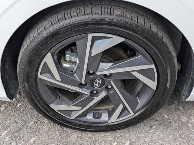 Used 2025 Hyundai Elantra Limited FWD image 10