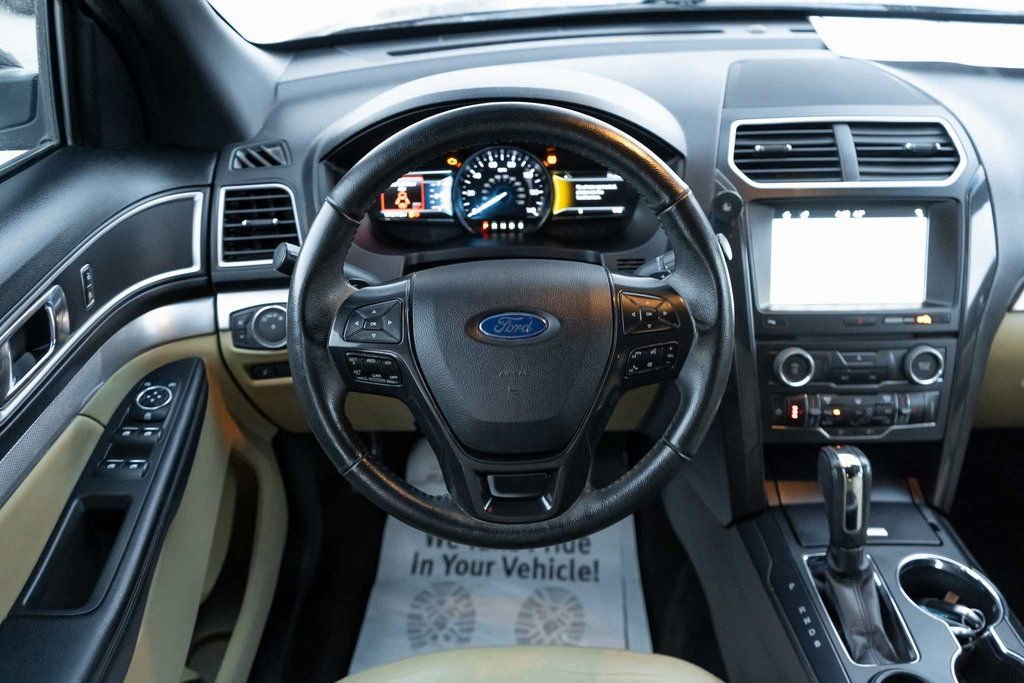 Used 2017 Ford Explorer XLT w/ Equipment Group 202A image 15