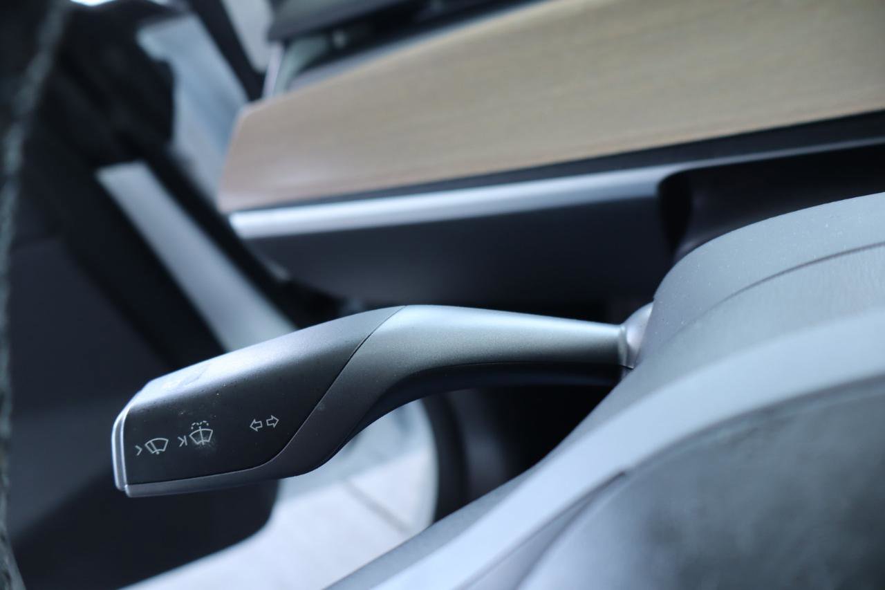 Used 2018 Tesla Model 3 Long Range RWD image 22