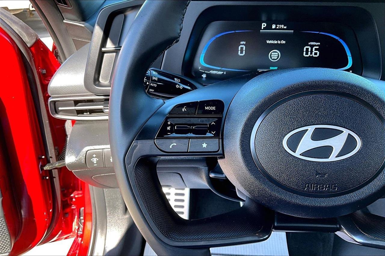 Used 2025 Hyundai Elantra Sport FWD image 13