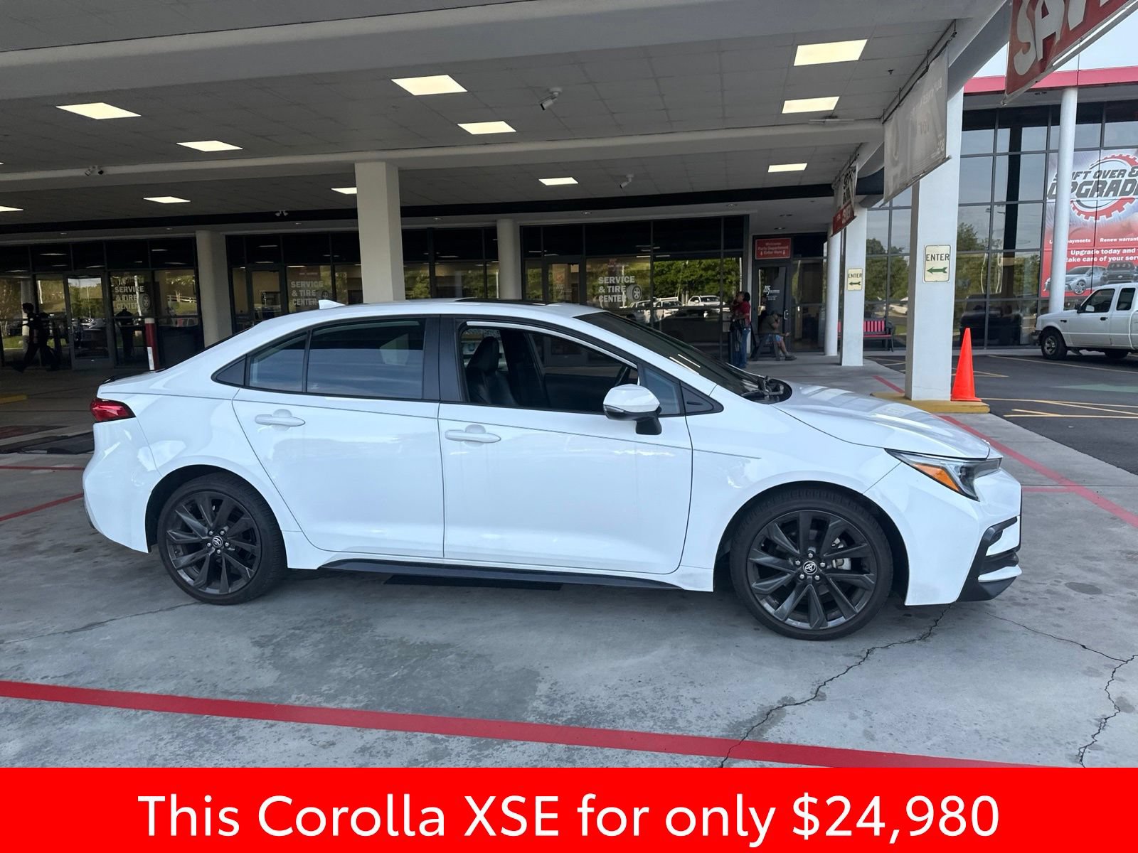 Used 2023 Toyota Corolla XSE FWD image 3