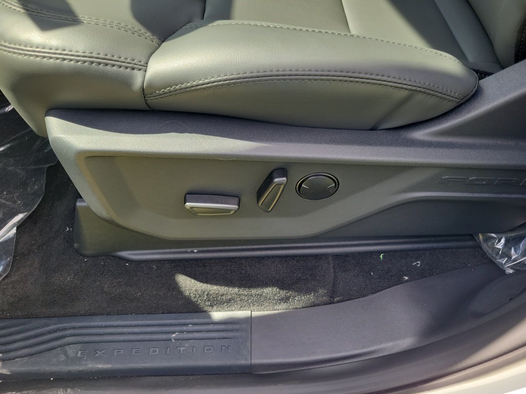 New 2027 Ford Expedition Active RWD image 20