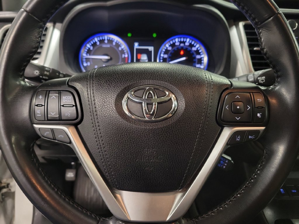 Used 2017 Toyota Highlander XLE AWD/4WD image 23