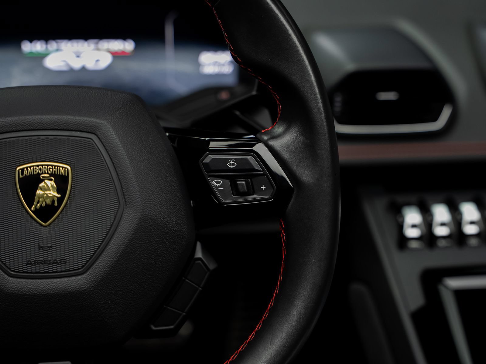 Used 2020 Lamborghini Huracan EVO RWD image 39