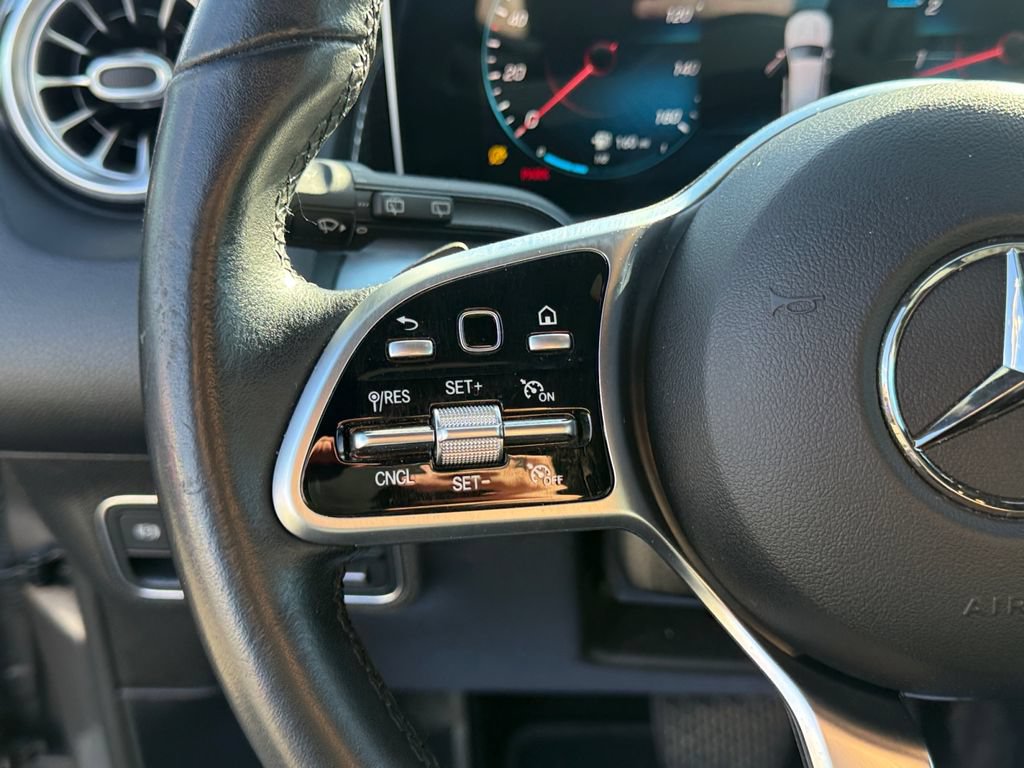 Used 2021 Mercedes-Benz GLB 250 4MATIC image 21