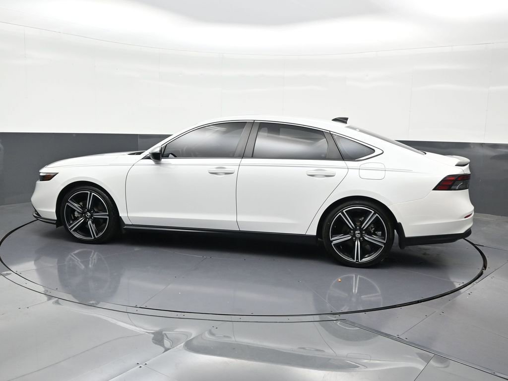 Used 2023 Honda Accord Sport image 2