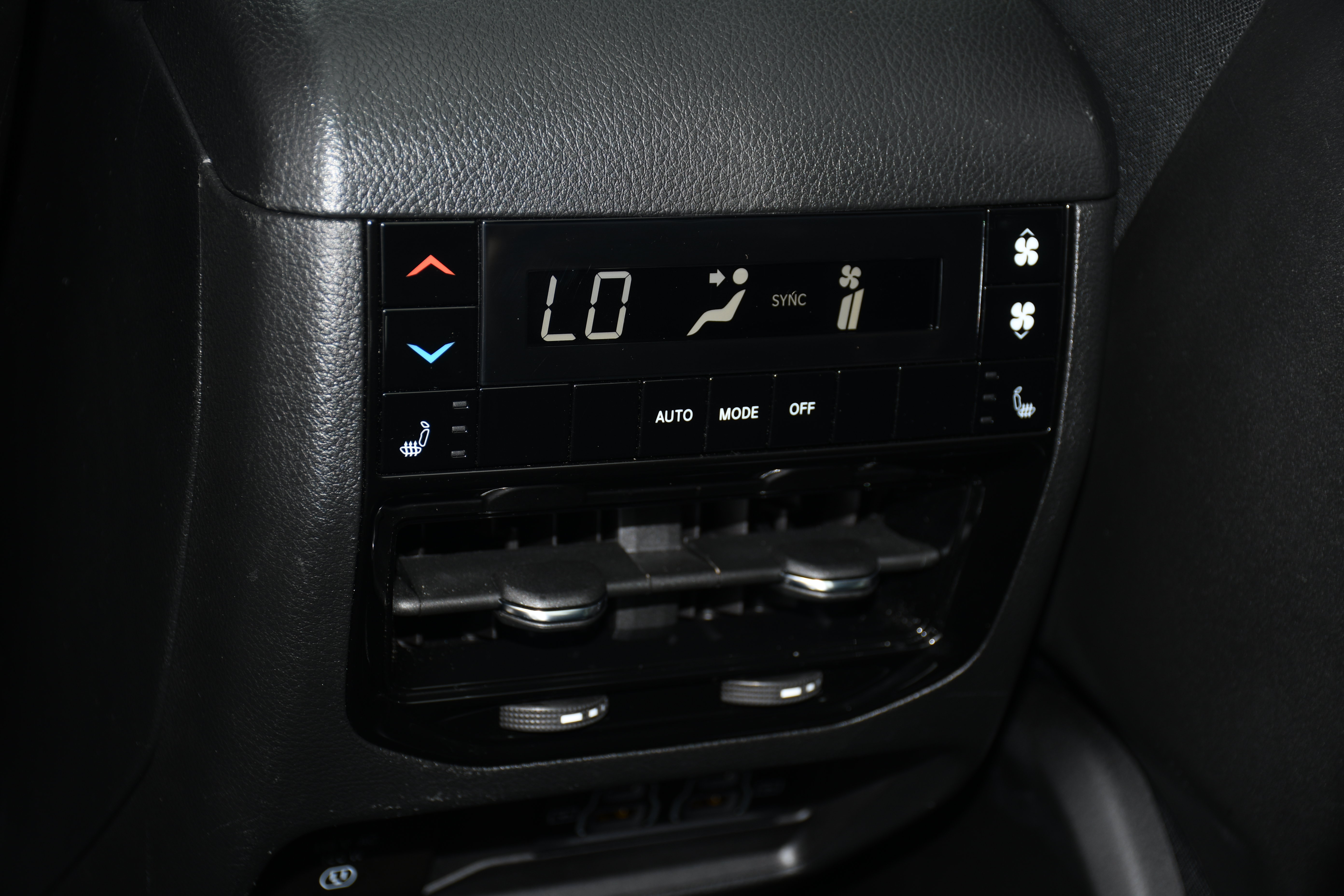 Used 2024 Jeep Grand Cherokee L Limited AWD/4WD image 18