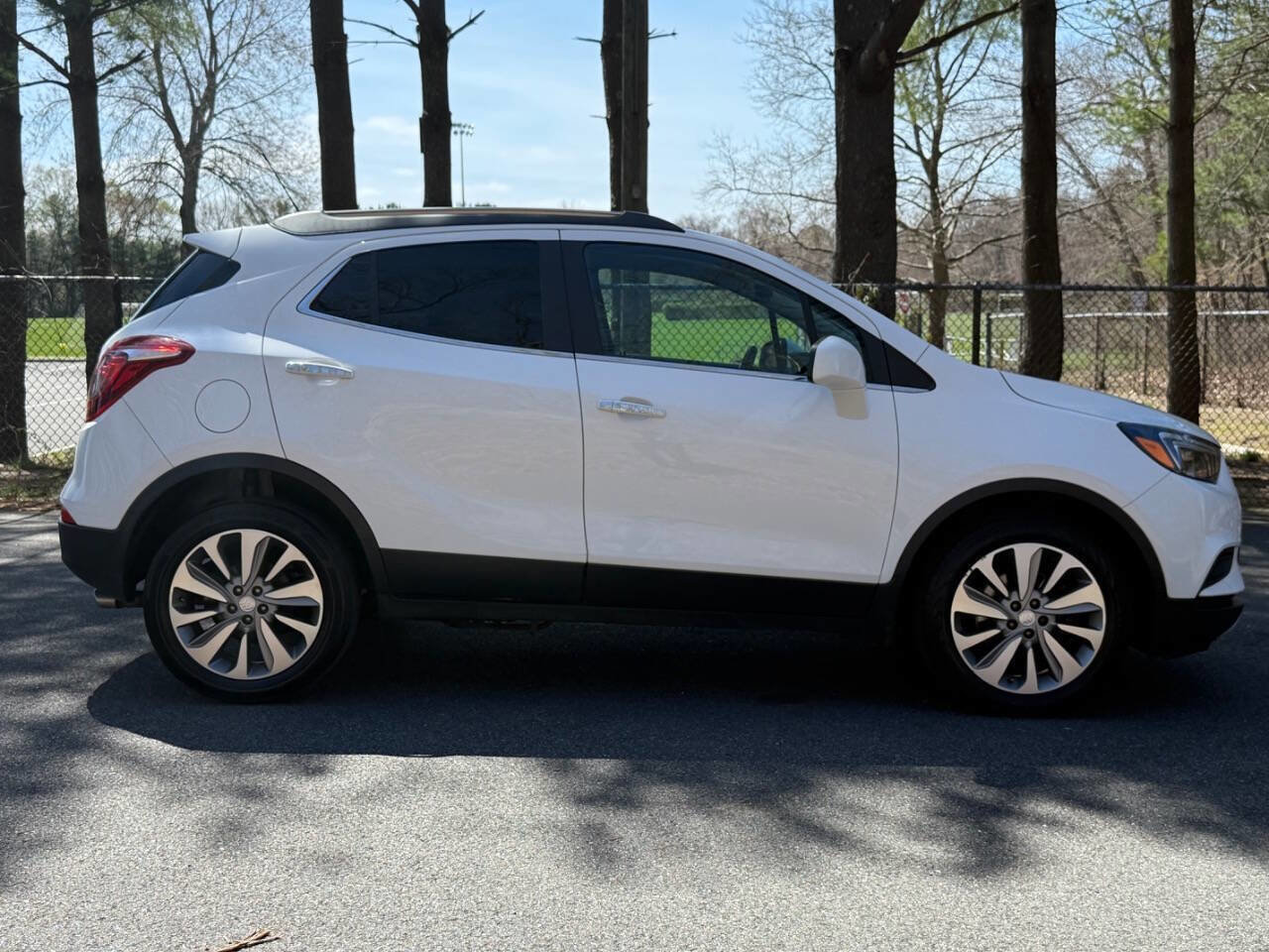 Used 2021 Buick Encore Preferred image 4