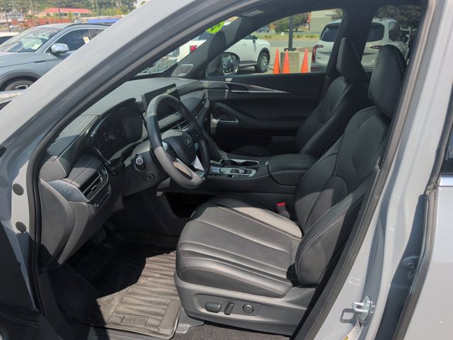 Certified 2025 INFINITI QX60 Luxe w/ Black Edition FWD image 8