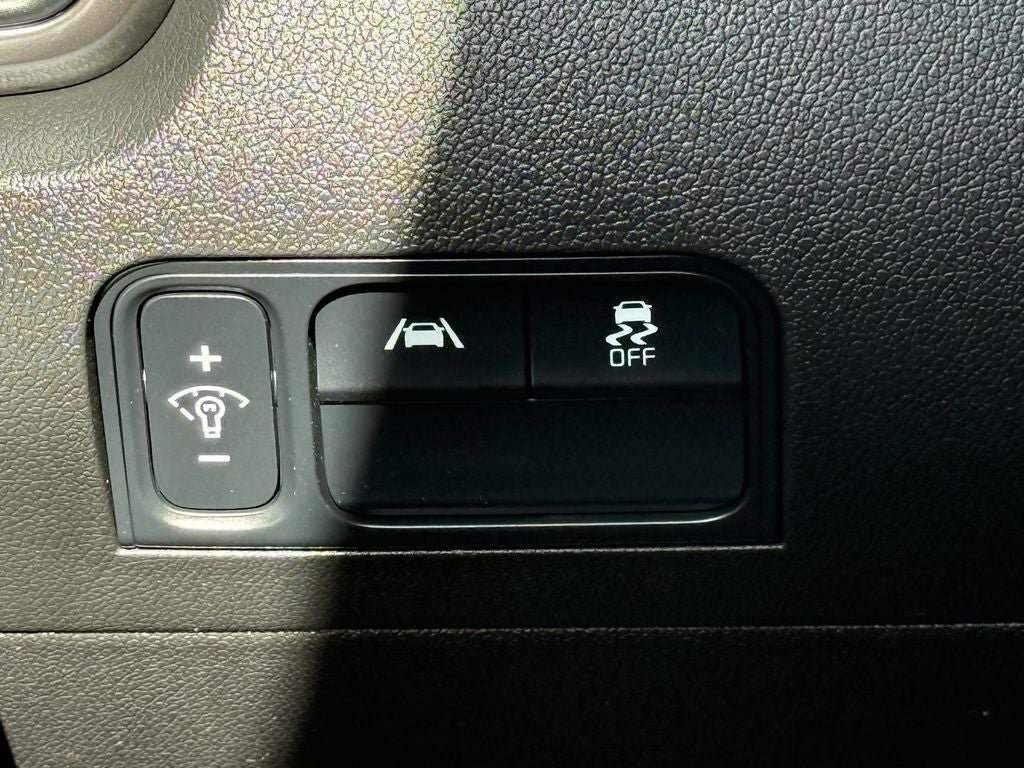Used 2023 Kia Sorento LX image 18