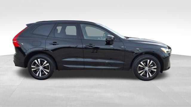 Used 2025 Volvo XC60 B5 Core image 9