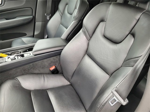 Used 2018 Volvo XC60 T6 Momentum w/ Convenience Package image 10