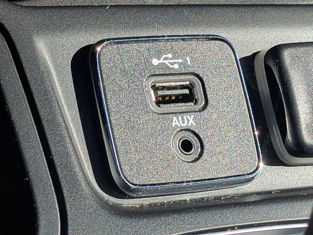 Used 2019 Jeep Cherokee Latitude w/ Popular Appearance Group image 22