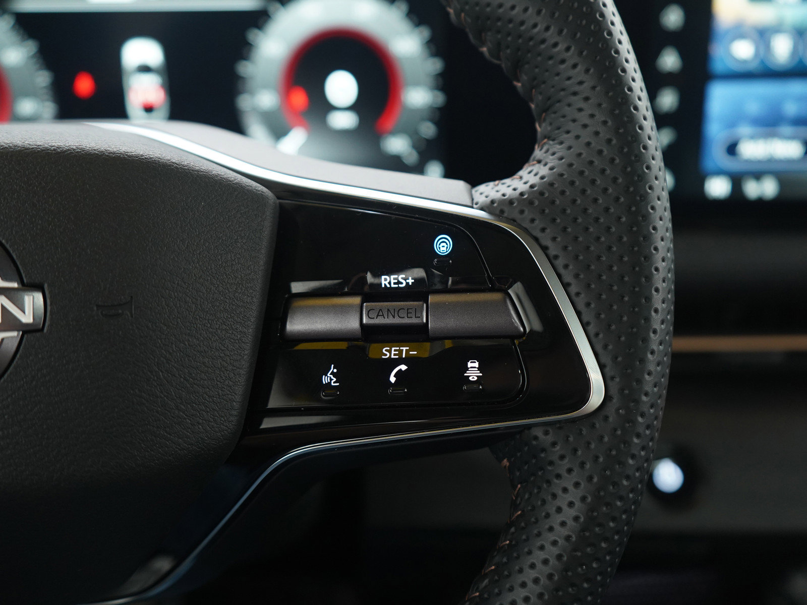 Used 2023 Nissan Ariya AWD image 31