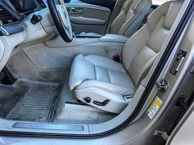 Used 2016 Volvo XC90 T8 Momentum w/ Vision Package image 24