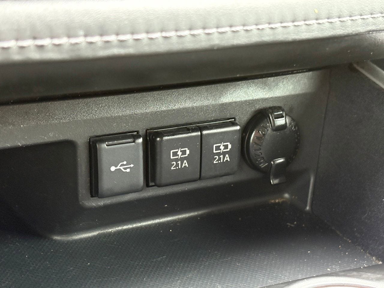 Used 2021 Toyota Highlander XLE FWD image 23