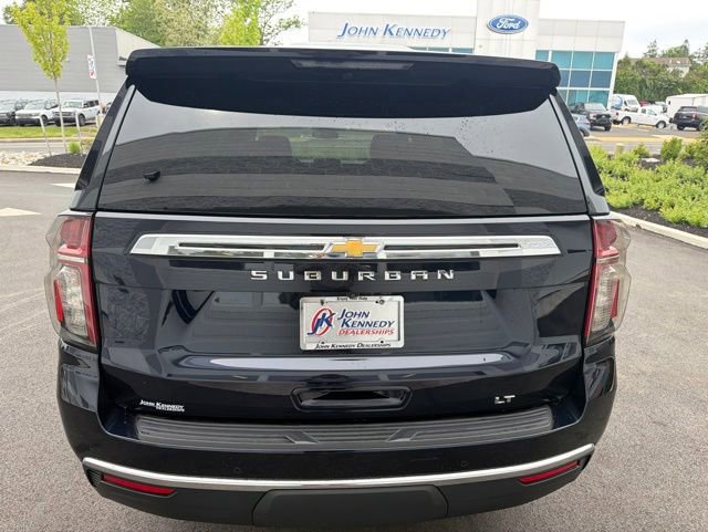 Used 2023 Chevrolet Suburban LT w/ LT Signature Plus Package AWD/4WD image 5