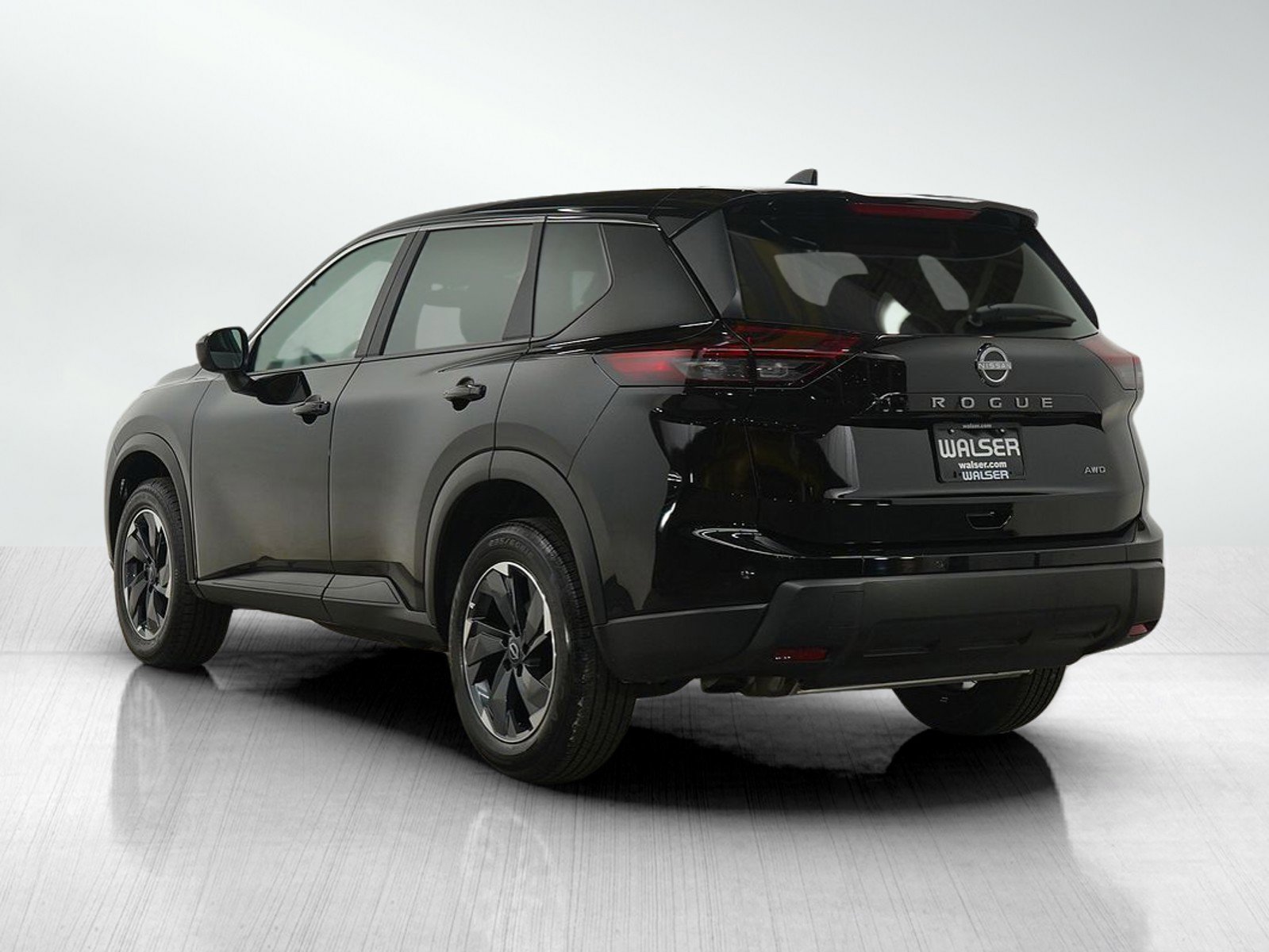 Used 2025 Nissan Rogue SV image 3