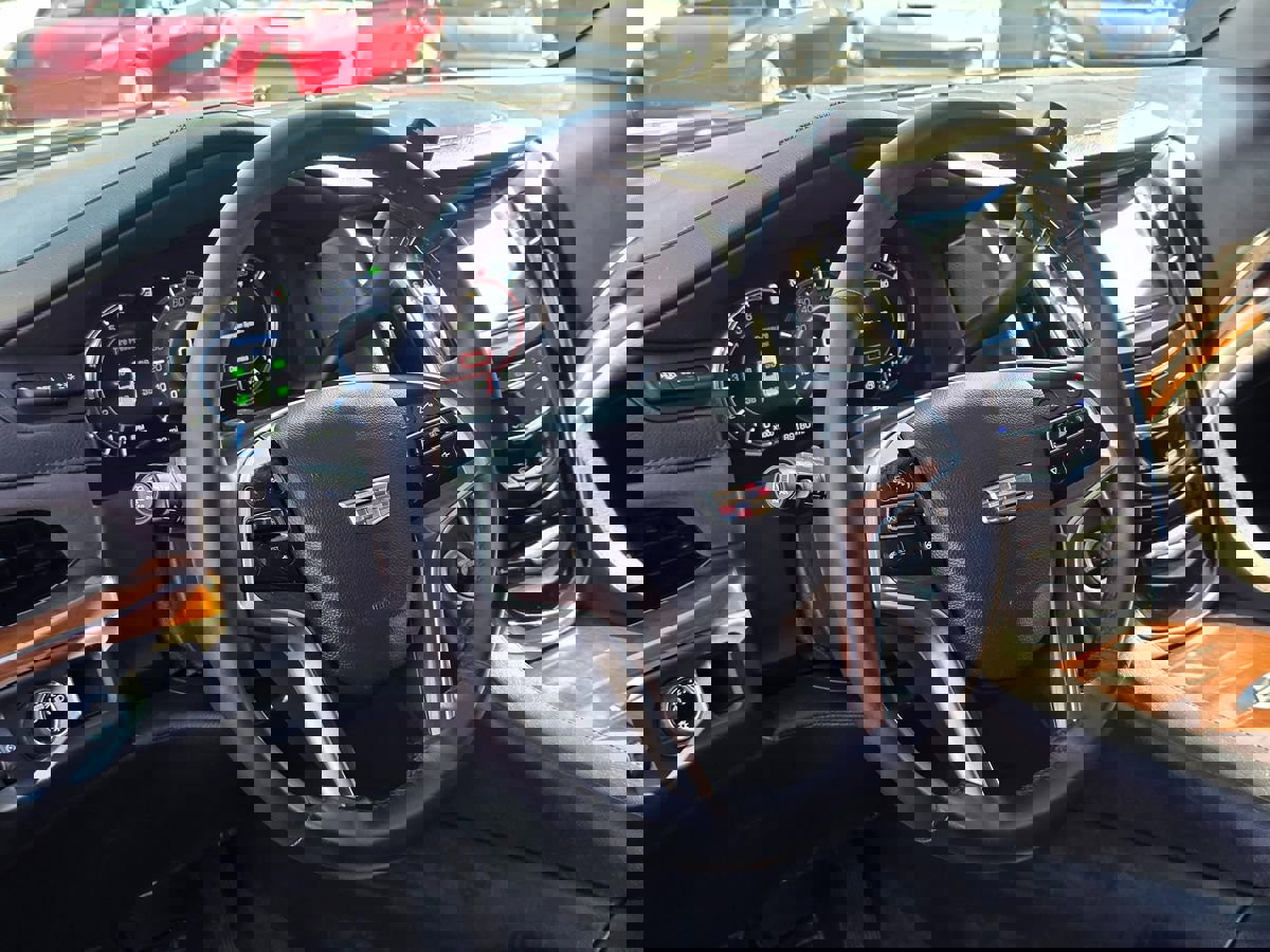 Used 2017 Cadillac Escalade Luxury image 17