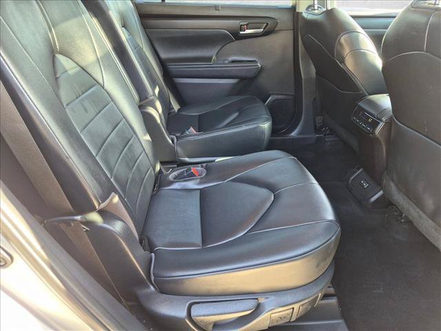 Used 2023 Toyota Highlander XLE FWD image 20