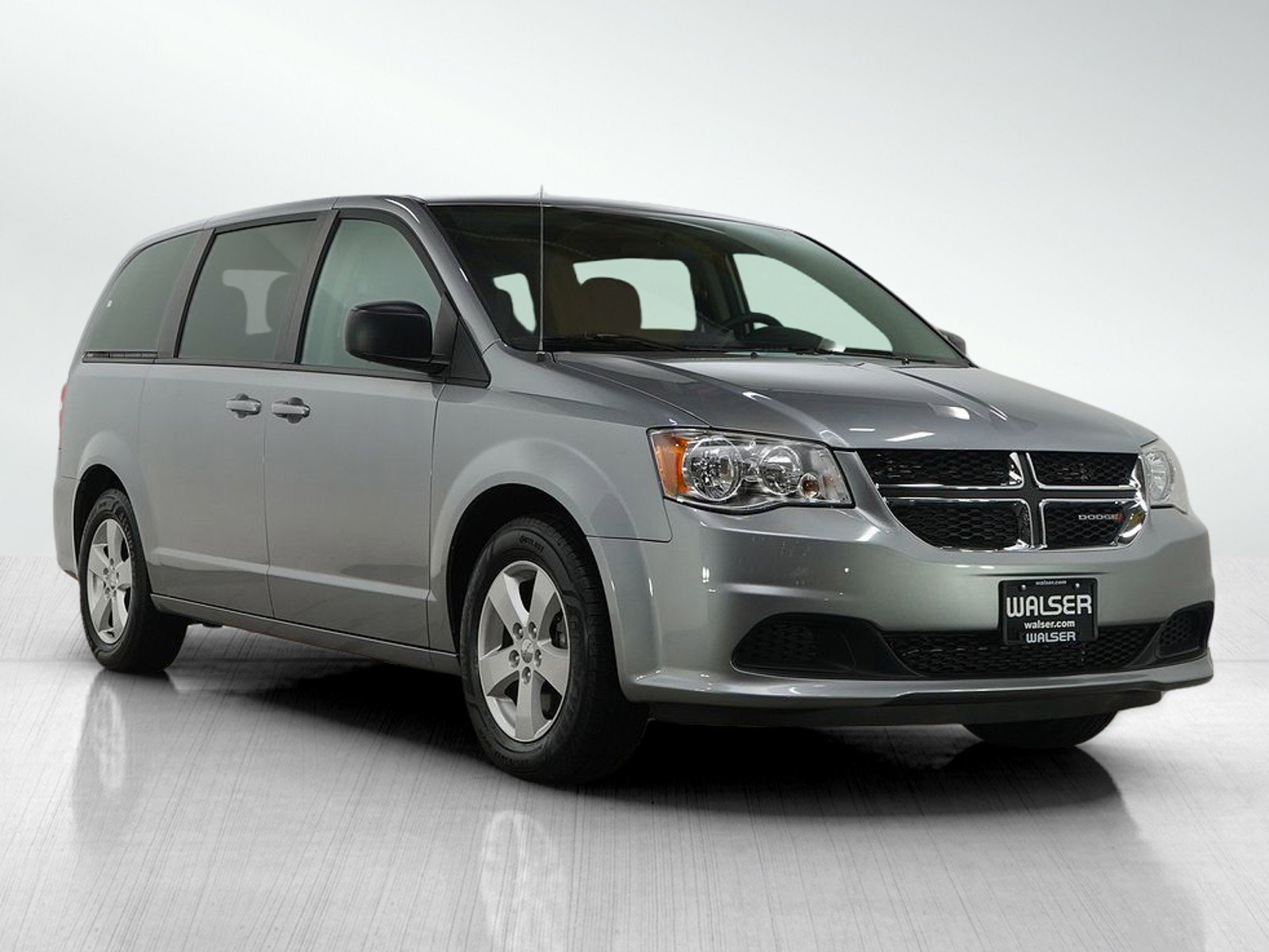 Used 2018 Dodge Grand Caravan SE w/ Rear Park Assist Package image 8