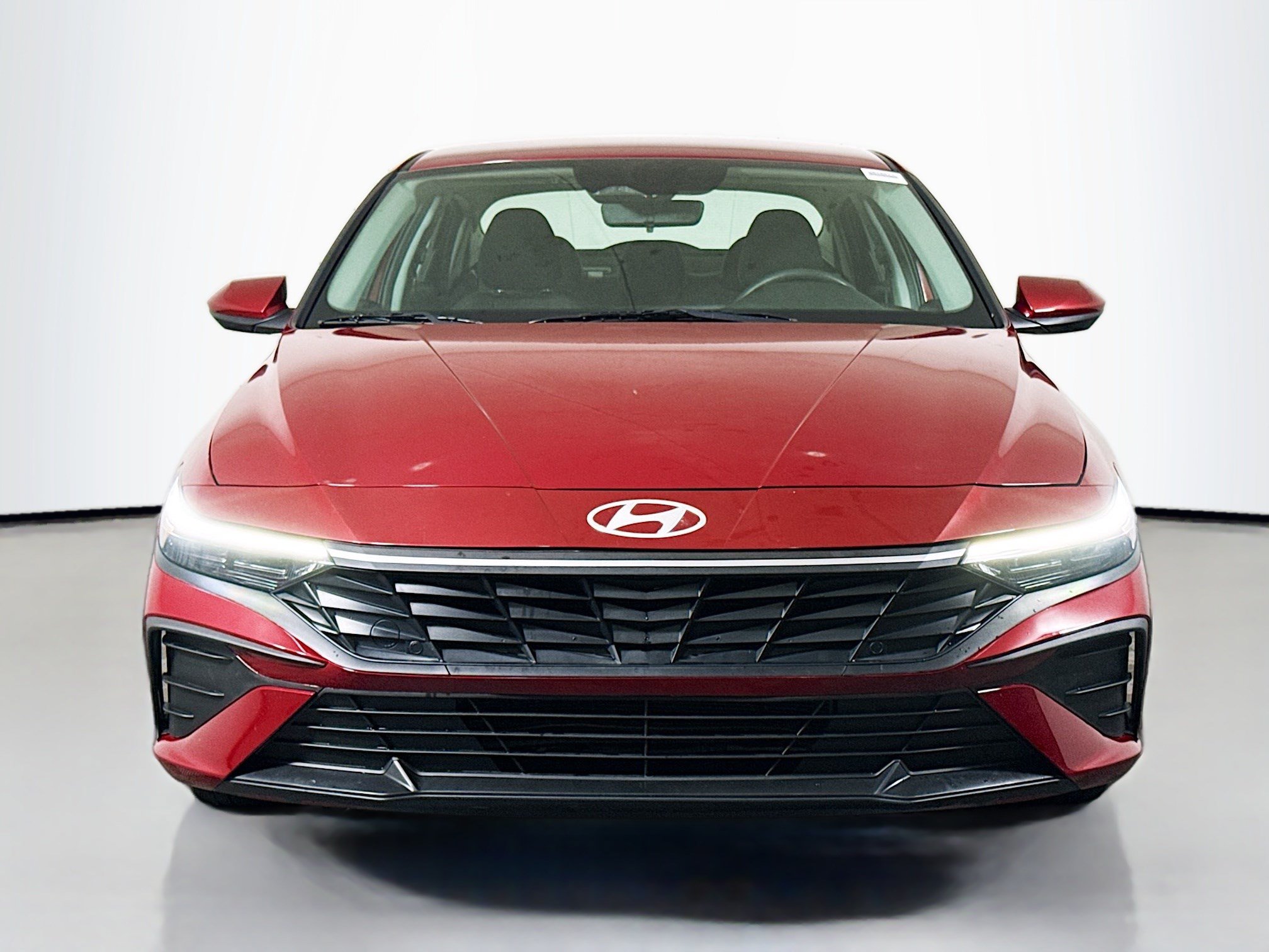 Used 2024 Hyundai Elantra SE FWD image 2