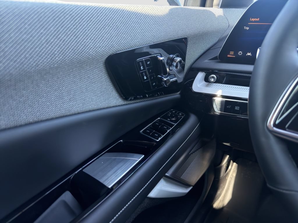 Used 2025 Cadillac Optiq Luxury 1 AWD/4WD image 12