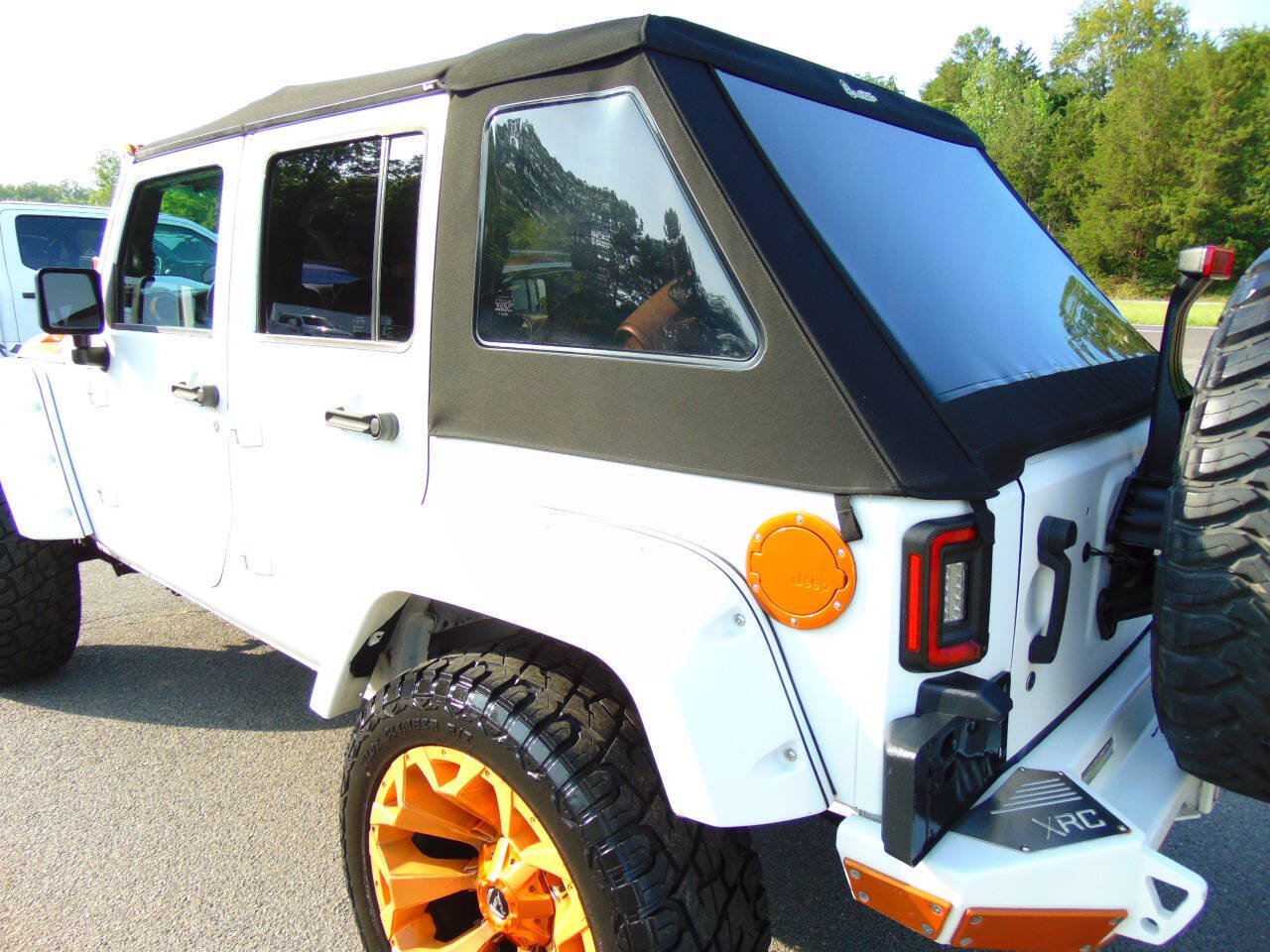 Used 2016 Jeep Wrangler Unlimited Sport w/ Connectivity Group AWD/4WD image 28