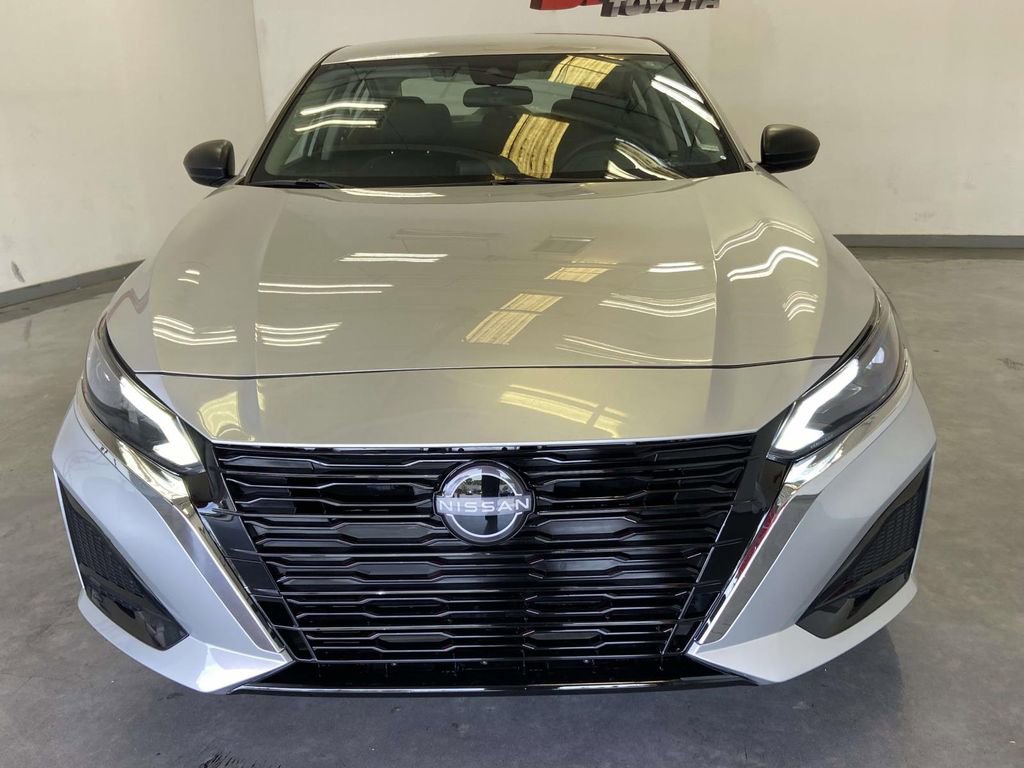 Used 2024 Nissan Altima 2.5 SV FWD image 8