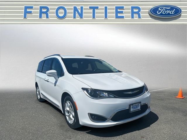 Used 2018 Chrysler Pacifica Touring-L Plus FWD image 8