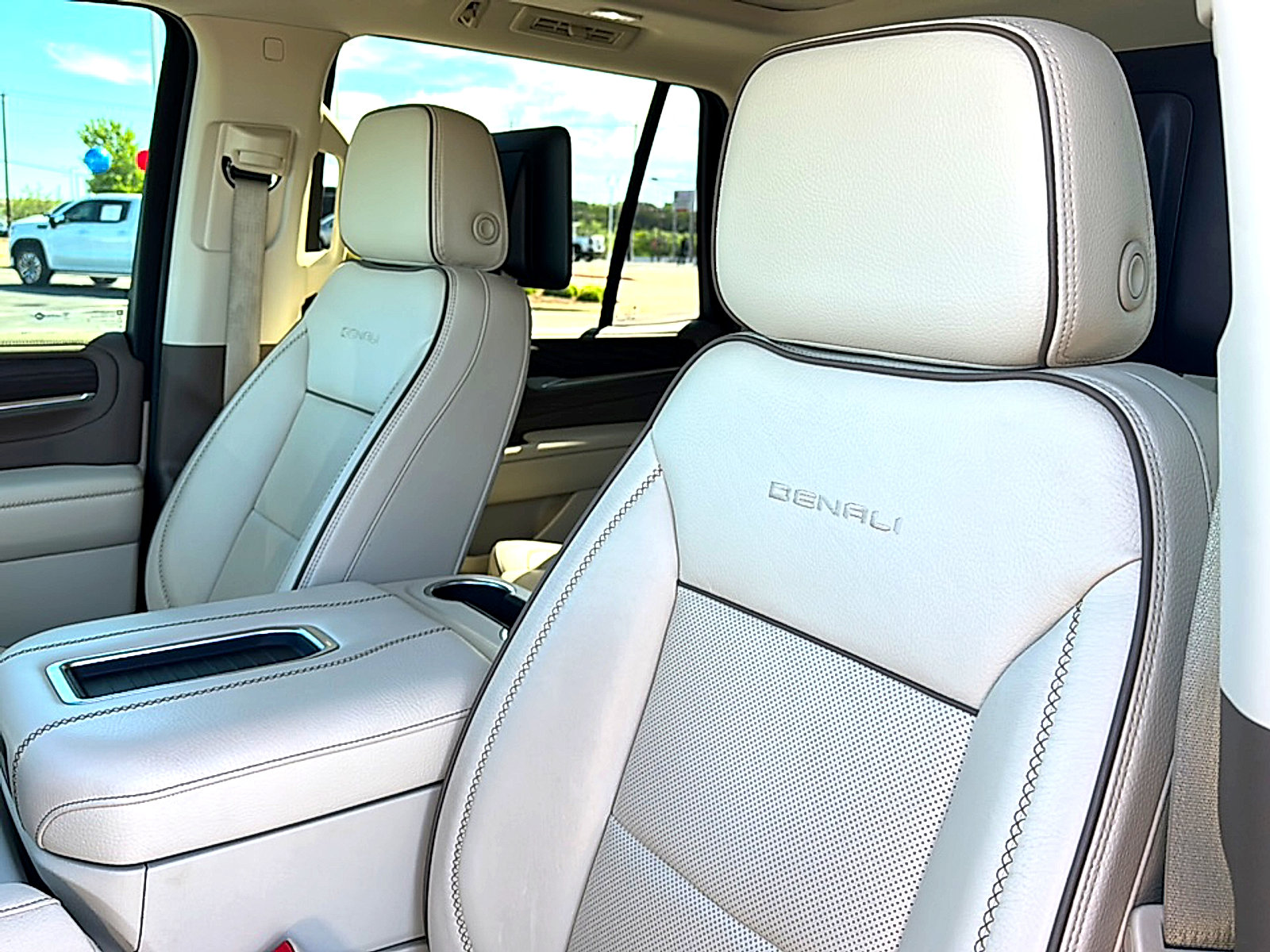 Used 2021 GMC Yukon Denali w/ Denali Ultimate Package image 14