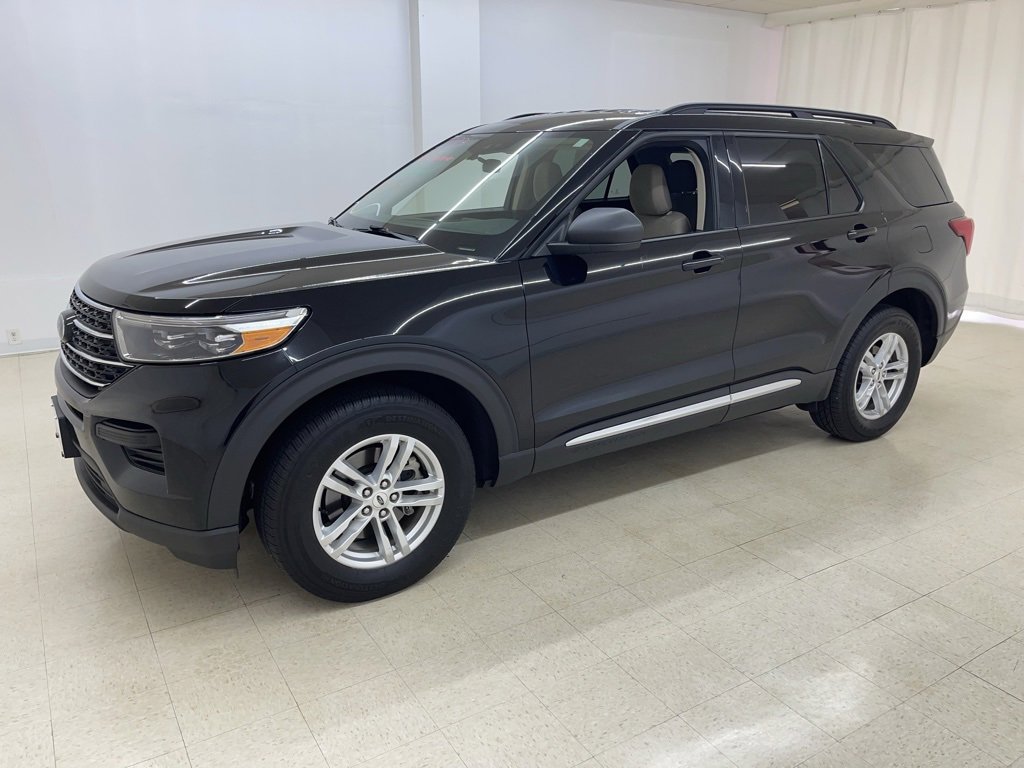 Used 2023 Ford Explorer XLT image 1