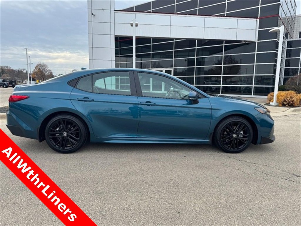 Used 2025 Toyota Camry SE video 2