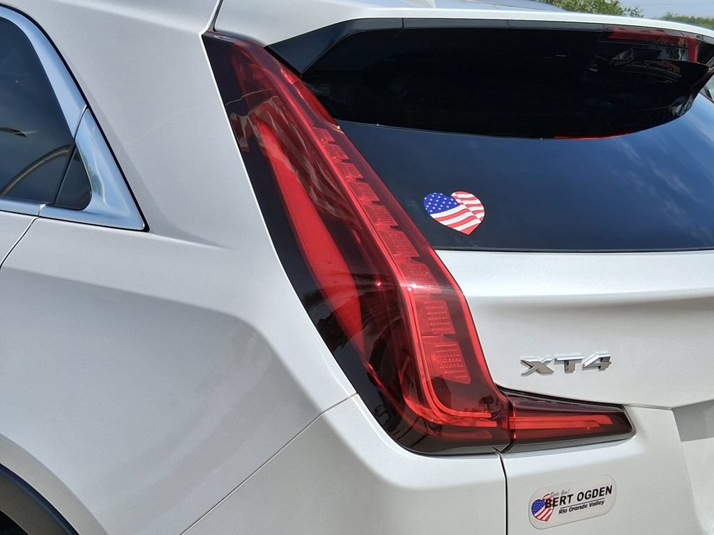 Used 2022 Cadillac XT4 Premium Luxury w/ Enhanced Visibility Package FWD image 8