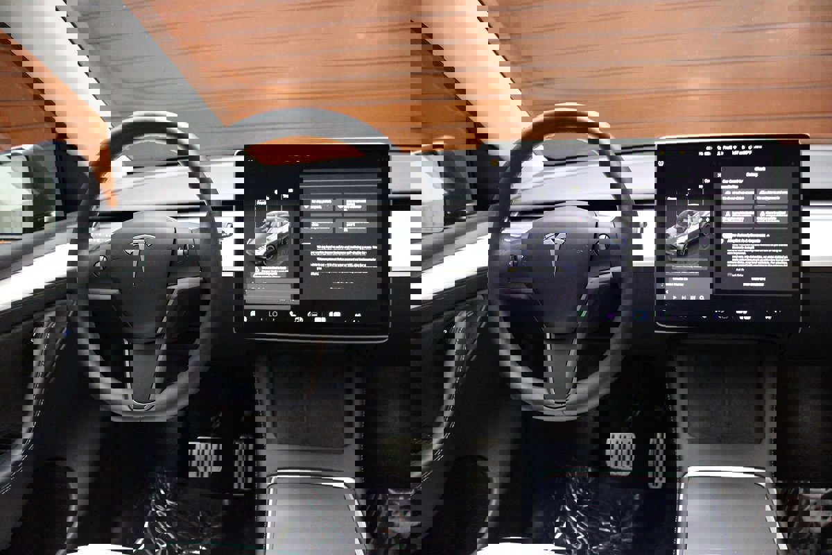 Used 2023 Tesla Model Y Performance image 28