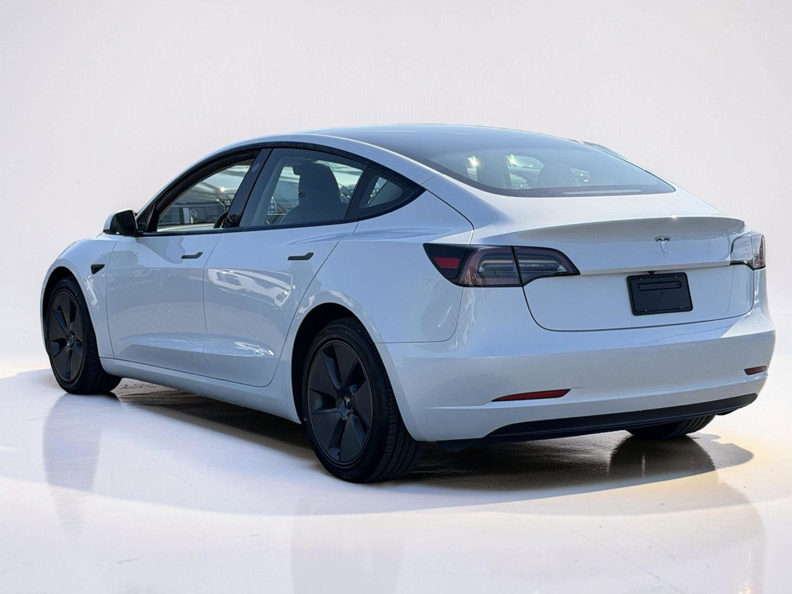 Used 2023 Tesla Model 3 Standard Range image 3