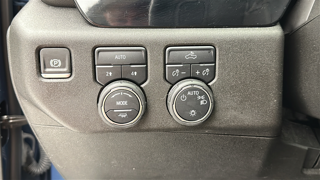 Used 2024 Chevrolet Silverado 1500 LT AWD/4WD image 23
