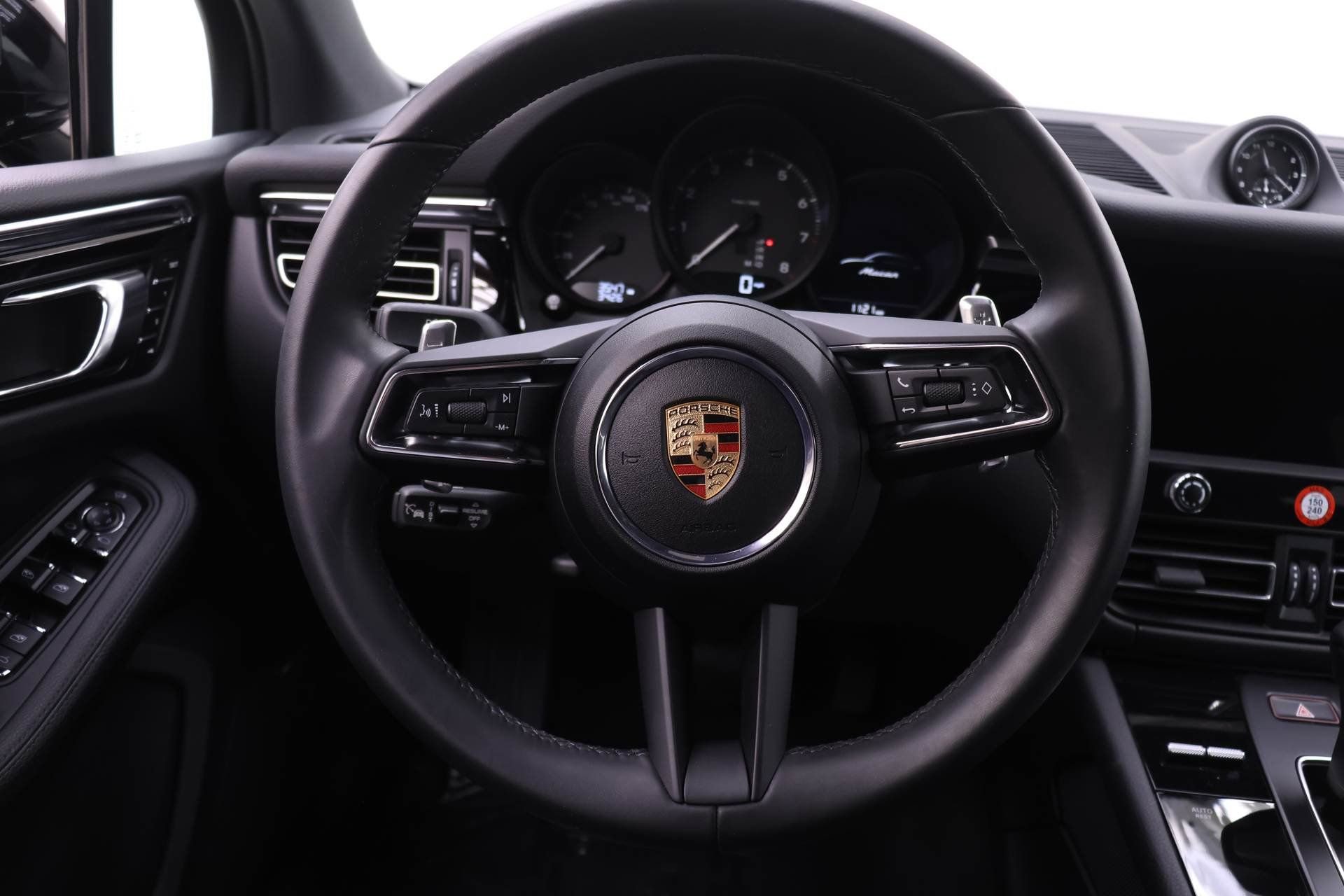Used 2025 Porsche Macan AWD/4WD image 22